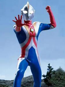 穿越平行世界变身奥特曼拯救世界